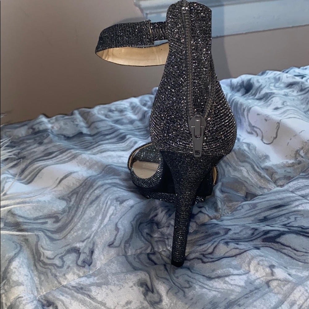 Heels - Picture 3 of 3
